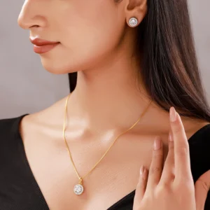 sparkling-elegance-golden-glow-pendant-set